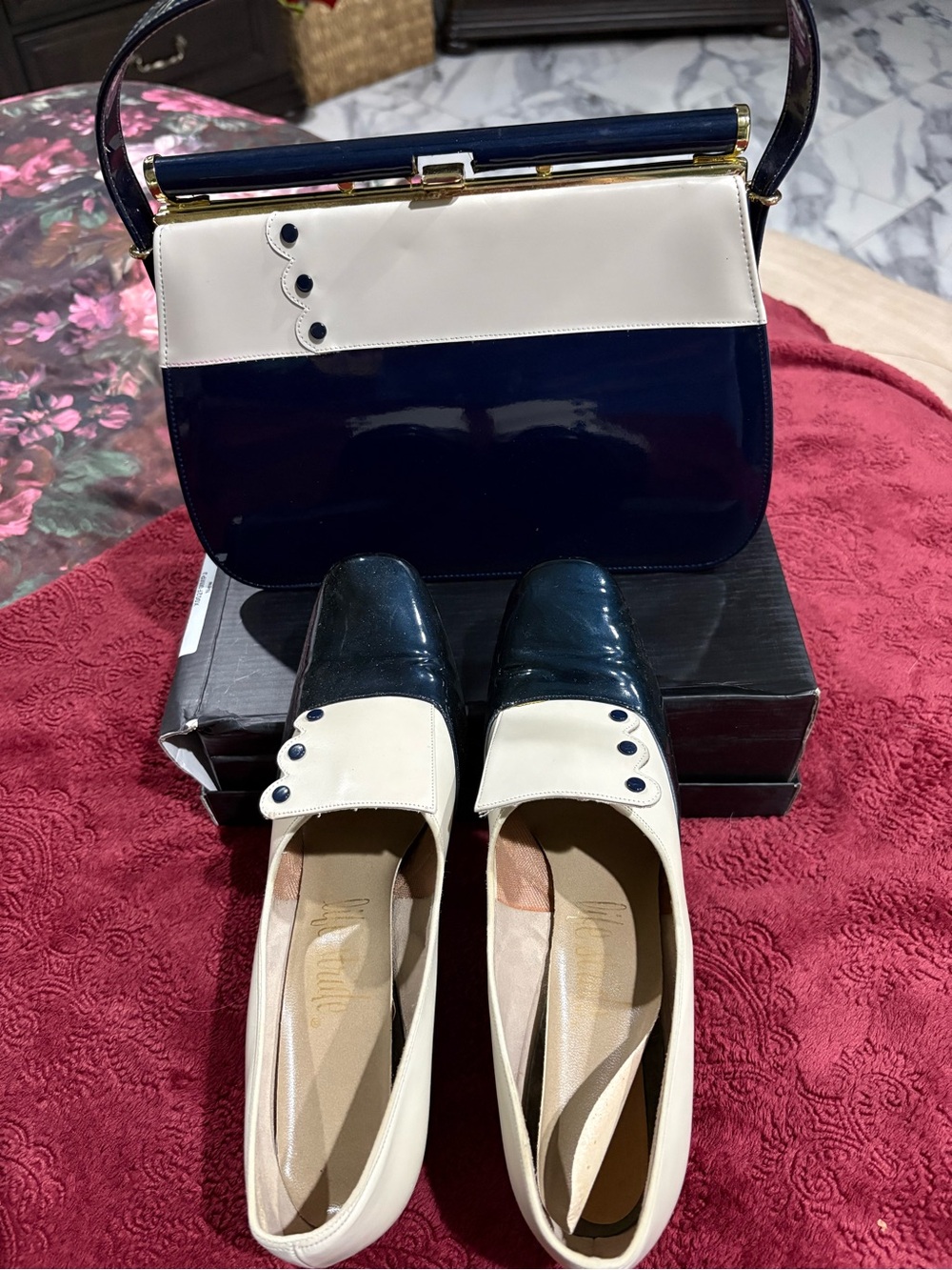 Circa 1958-1963 Women’s Cream and Navy Pumps (Sz 8 Med) w/ Matching Handbag